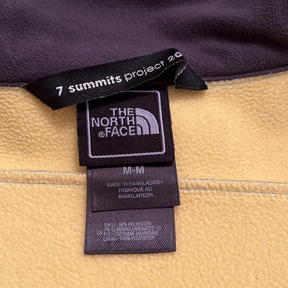 Woman’s north face jacket - Picture 2 of 4